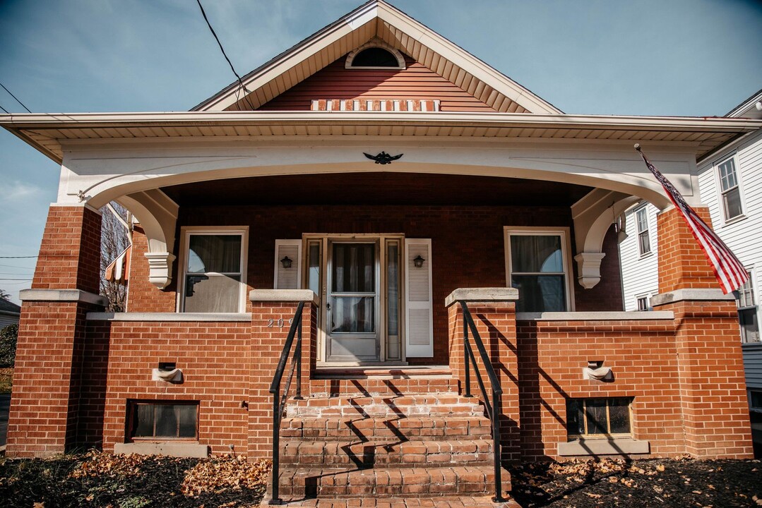 209 N Pine St in Middletown, PA - Building Photo