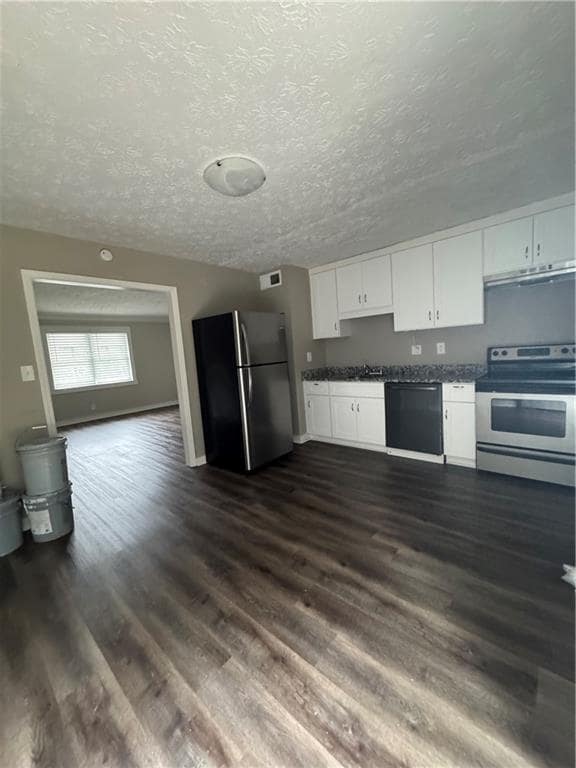 393 Stone Mountain St in Lawrenceville, GA - Building Photo - Building Photo