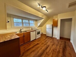 46 Elm St in Buckland, MA - Building Photo - Building Photo