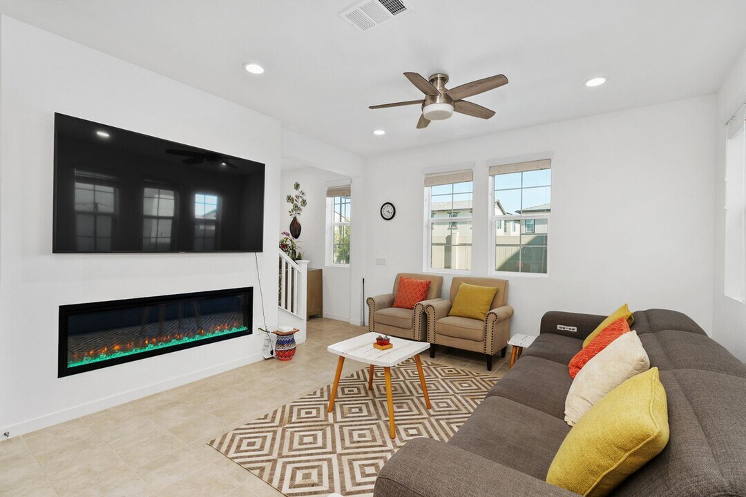 32649 Brunello Wy in Temecula, CA - Building Photo