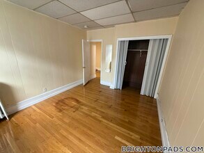 1710 Commonwealth Ave in Boston, MA - Foto de edificio - Building Photo