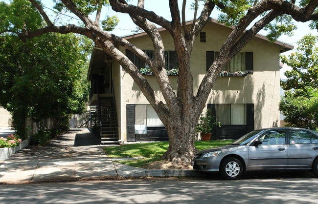 44 N Oak Ave in Pasadena, CA - Foto de edificio - Building Photo