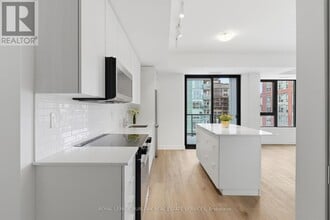 2075 Lakeshore Rd. in Burlington, ON - Building Photo - Building Photo
