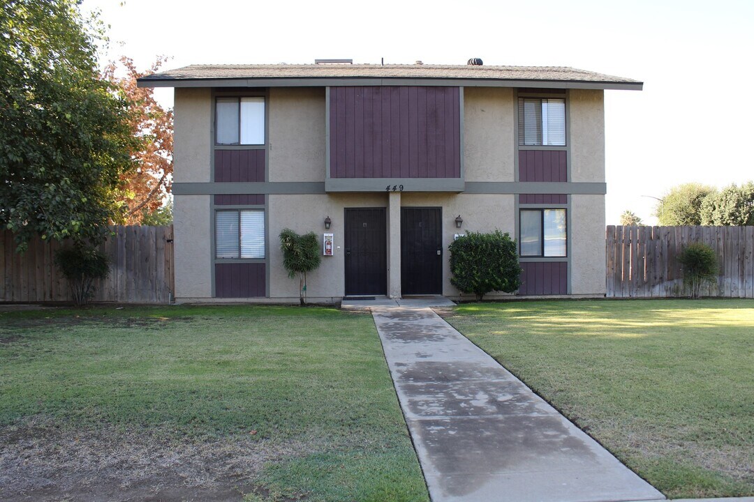 449 W China Grade Loop in Bakersfield, CA - Building Photo