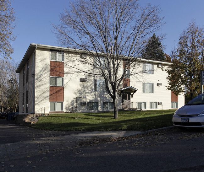 523 12th St S in St. Cloud, MN - Foto de edificio - Building Photo