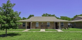 200 Daniels Dr in Kerens, TX - Building Photo