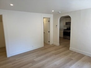 2291 Guerneville Rd in Santa Rosa, CA - Building Photo - Building Photo