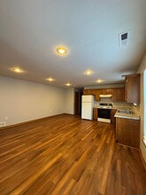 11304 East 20th St S in Independence, MO - Foto de edificio - Building Photo