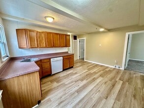 30240 Groveland St in Madison Heights, MI - Building Photo - Building Photo