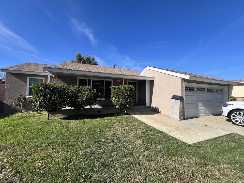 10551 Blucher Ave in Granada Hills, CA - Building Photo