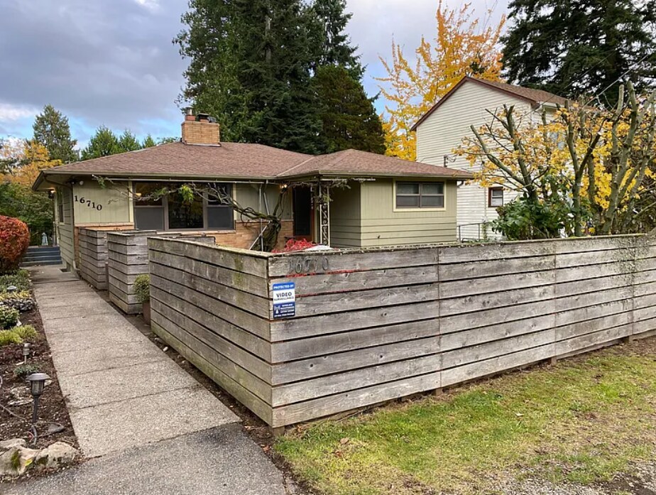 16710 Linden Ave N in Shoreline, WA - Building Photo