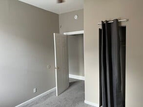 3643 W 8th St in Cincinnati, OH - Building Photo - Building Photo