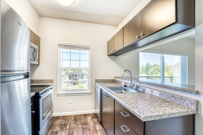 Trax at DuPont Station in Dupont, WA - Foto de edificio - Building Photo