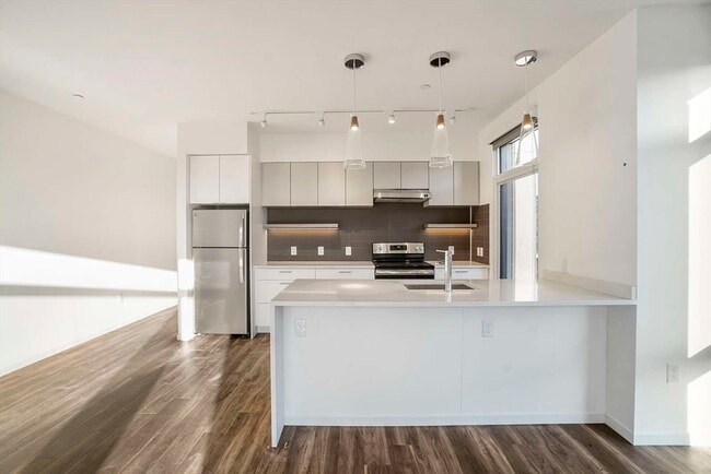 857 Beacon St, Unit 406 in Boston, MA - Foto de edificio - Building Photo