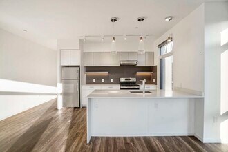 857 Beacon St, Unit 406 in Boston, MA - Building Photo - Building Photo