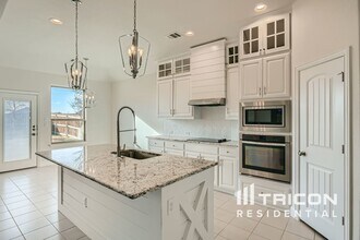 334 S Hill Dr in Waxahachie, TX - Building Photo - Building Photo