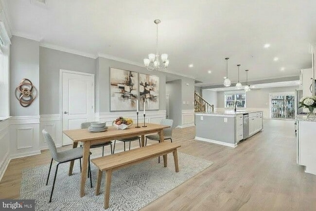 property at 4615 Crossing Ct