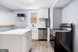 1703 E Lombard St, Unit 2 FL in Baltimore, MD - Building Photo - Building Photo