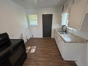 344 Leroy Pkwy in Elm Mott, TX - Building Photo - Building Photo