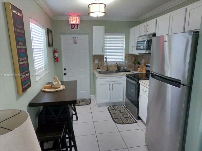 6101 Rodman St in Hollywood, FL - Building Photo - Building Photo