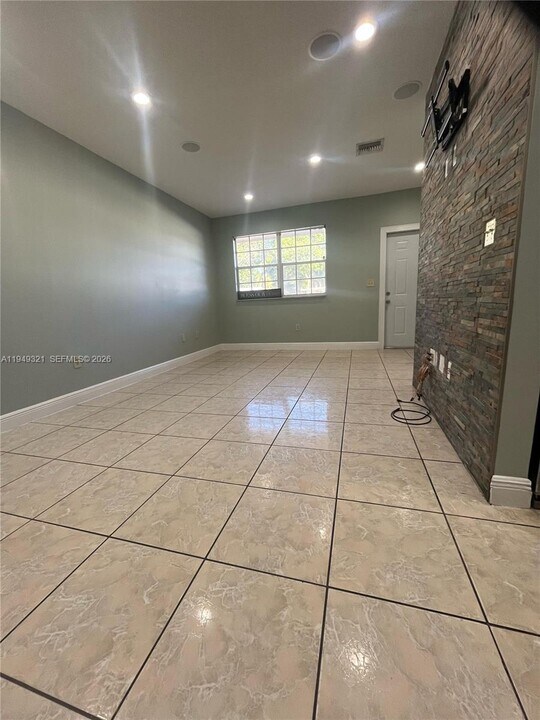 603 NW 97th St in Miami, FL - Foto de edificio