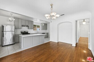 2132 Cove Ave in Los Angeles, CA - Building Photo - Building Photo