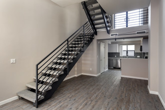 The Lofts on Lillian Way in Los Angeles, CA - Building Photo - Building Photo