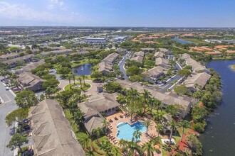 Pembroke Cove in Pembroke Pines, FL - Foto de edificio - Building Photo