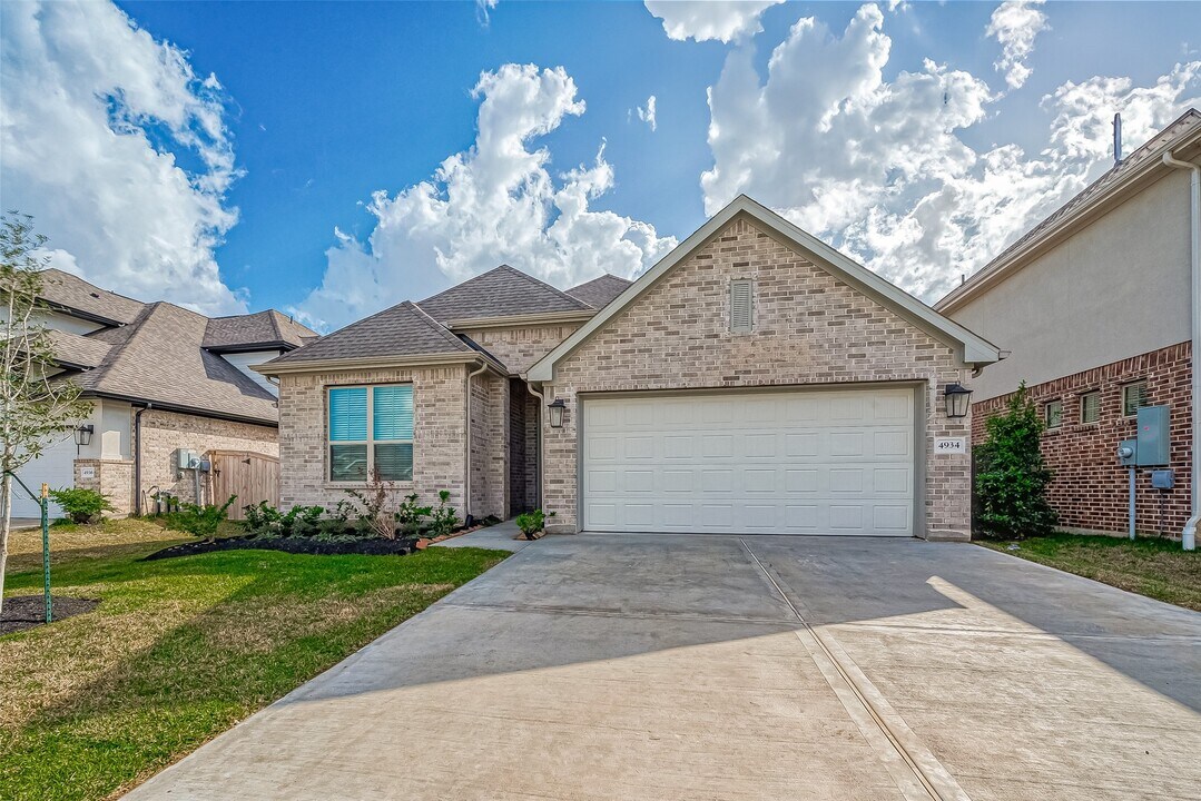 4934 Finns Lndg St in League City, TX - Building Photo