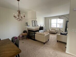 1040 N Claremont Dr in Palatine, IL - Building Photo - Building Photo