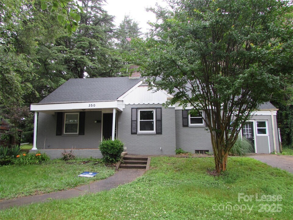 350 Brevard St in Statesville, NC - Building Photo