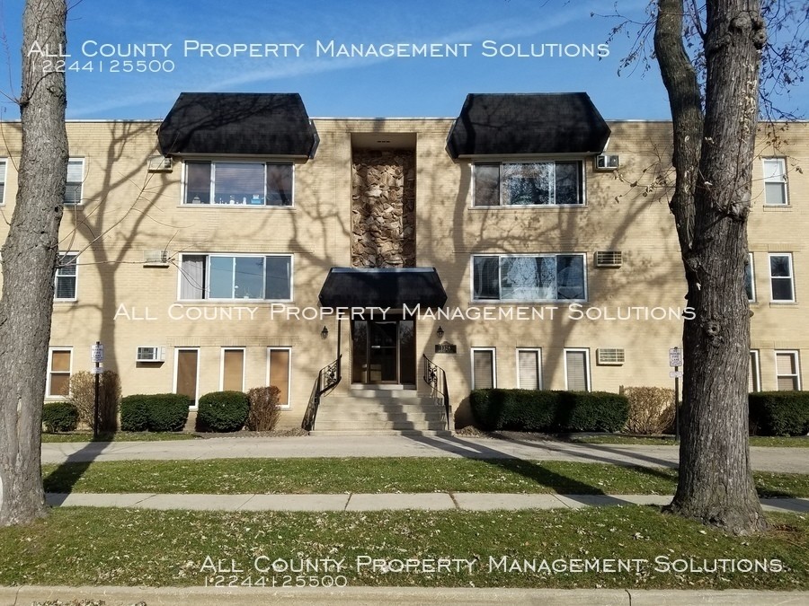 1328 Webford Ave-Unit -304 in Des Plaines, IL - Foto de edificio