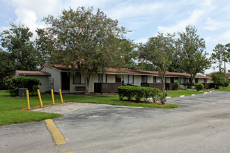 Ridge Point in Orlando, FL - Foto de edificio - Building Photo