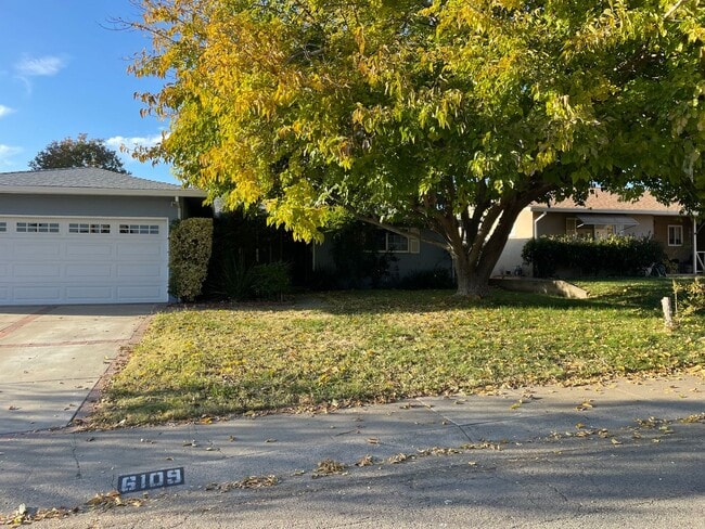 6109 Golden Dawn Way in Sacramento, CA - Building Photo - Building Photo