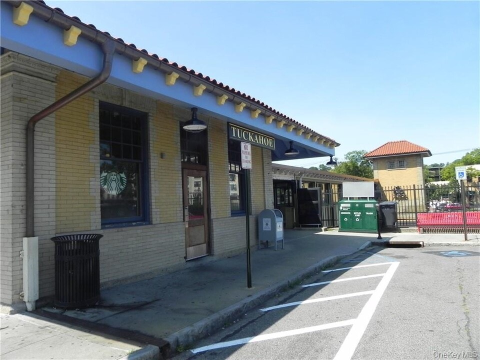 1 Consulate Dr in Tuckahoe, NY - Building Photo