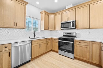 3884 Alsace Ave in Los Angeles, CA - Building Photo - Building Photo