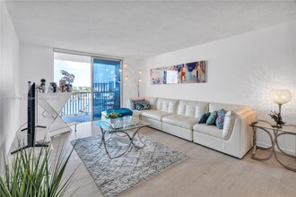 137 Golden Isles Dr, Unit 910 in Hallandale Beach, FL - Building Photo - Building Photo