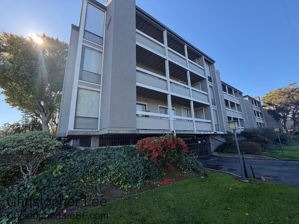 1081 Beach Park Blvd in Foster City, CA - Building Photo