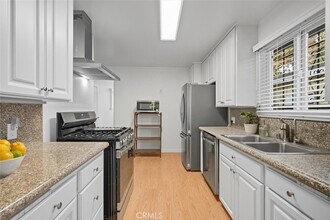 5210 Ventura Canyon Ave in Los Angeles, CA - Building Photo - Building Photo