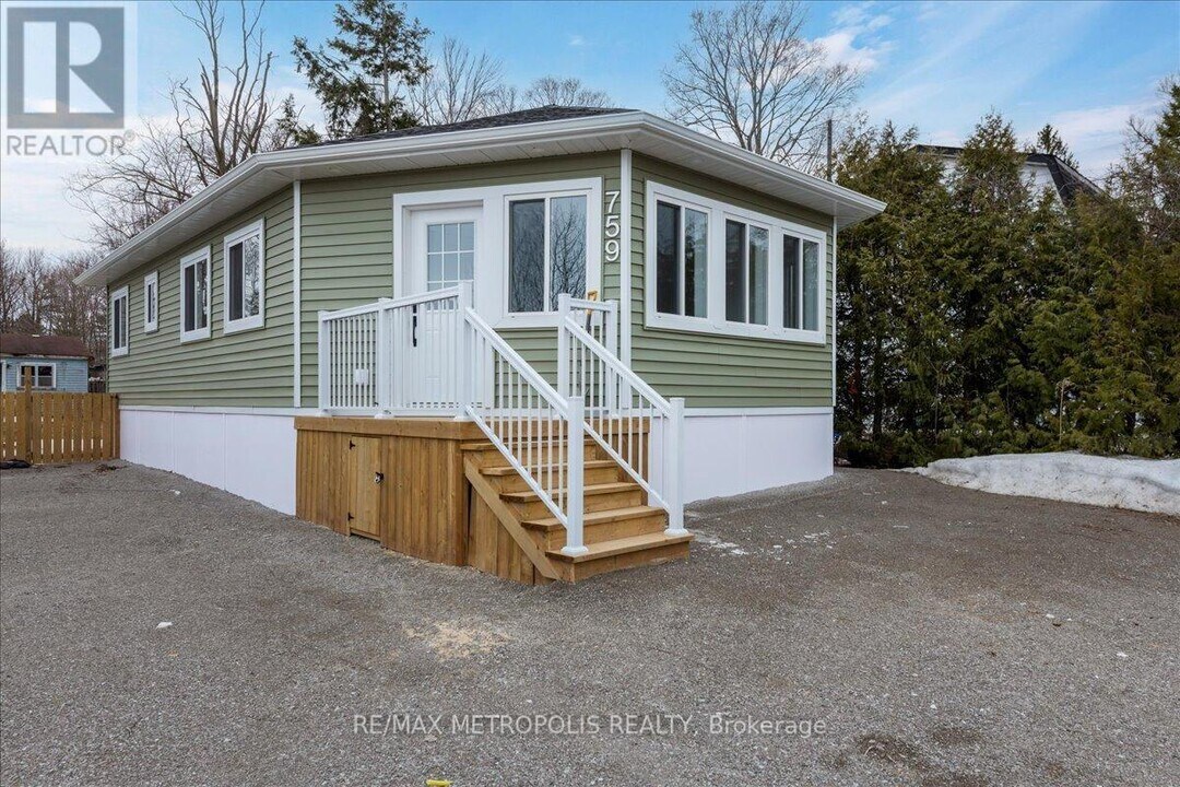 759 Innisfil Beach Rd in Innisfil, ON - Building Photo