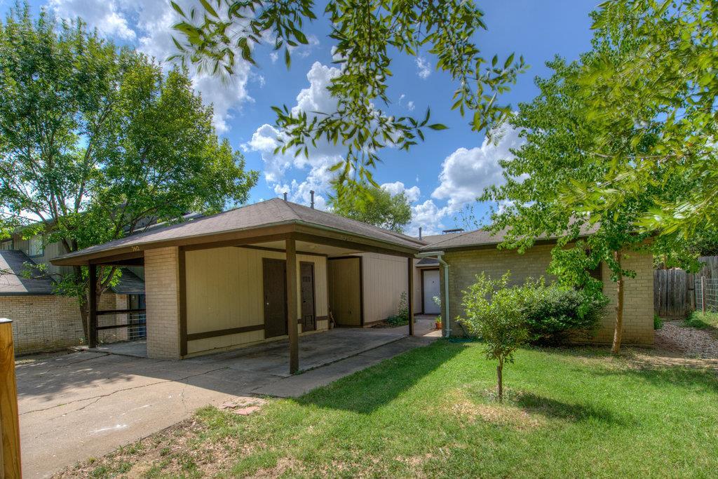 2412 Burleson Ct in Austin, TX - Building Photo