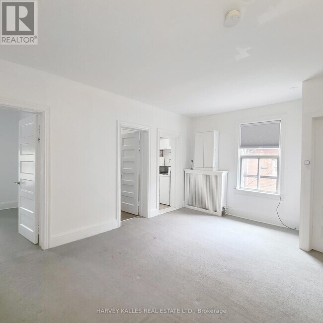 7-207 Admiral Rd in Toronto, ON - Building Photo - Building Photo