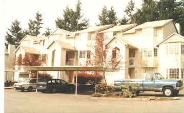 Sunset Square Apartments in Renton, WA - Building Photo - Building Photo