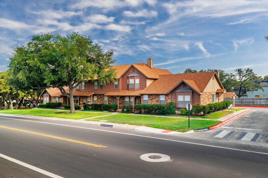 Meadow Pointe in San Antonio, TX - Foto de edificio