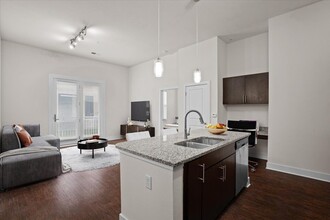 West 39th Street in Kansas City, MO - Building Photo - Interior Photo