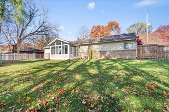 2353 Hulett Rd in Okemos, MI - Foto de edificio - Building Photo