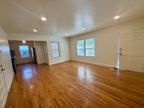 6402 Laird Dr in Austin, TX - Building Photo - Building Photo