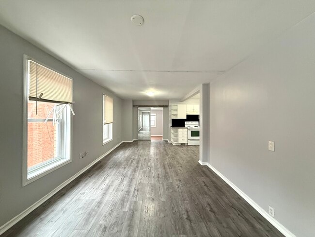 Unit 2-171 East Ave S in Hamilton, ON - Building Photo - Building Photo