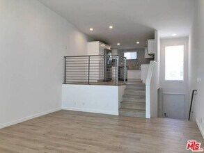 2211 Griffith Park Blvd-Unit -9 in Los Angeles, CA - Building Photo - Building Photo