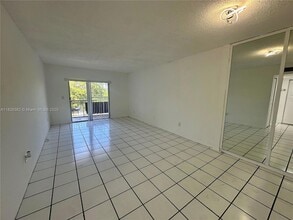 13685 NE 10th Ave, Unit 302 in North Miami, FL - Building Photo - Building Photo